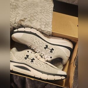 Under Armour charged intake 4 men's size7